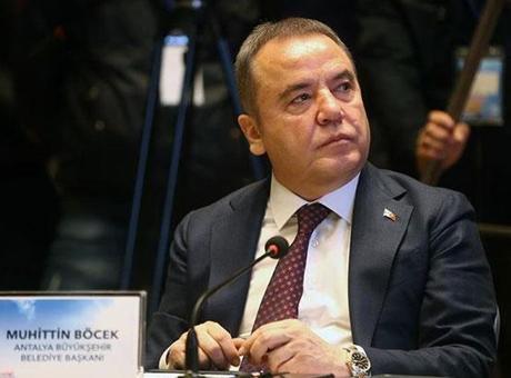 Muhittin Böcek hastaneye kaldırıldı