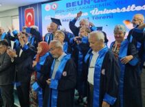 Tazelenme Üniversitesi mezun verdi! 60 yaş üstü öğrenciler kep attı