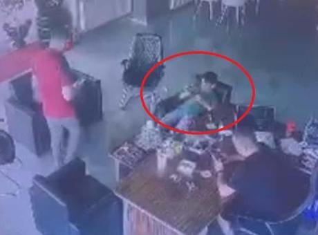 8 yaşındaki Ege'nin ağır yaralandığı oto galeriye saldırı kamerada