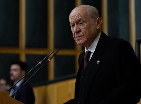 Bahçeli'den bayrak indirme provokasyonuna tepki: Herkes aklını başına almalı