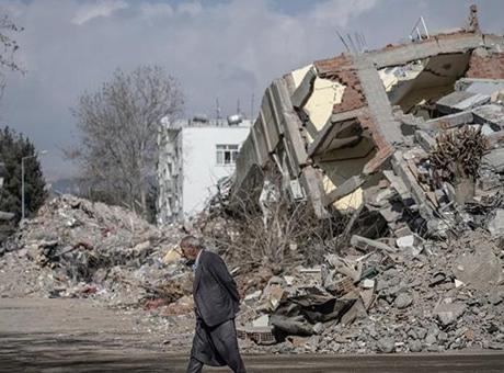 Depremde 72 kişinin öldüğü Grand İsias Hotel'e ilişkin kamu görevlileri hakkında karar!