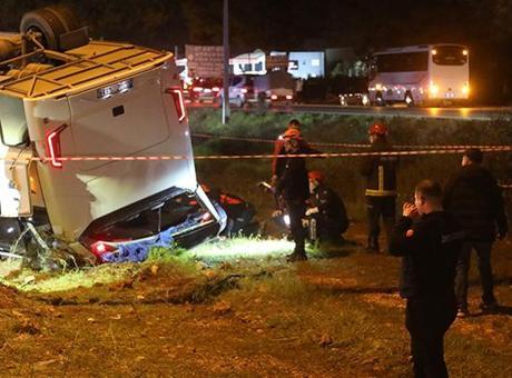 Antalya’da servis midibüsü devrildi: 16 infaz koruma memuru yaralı