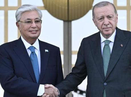 Cumhurbaşkanı Erdoğan, Kasım Cömert Tokayev ile görüştü