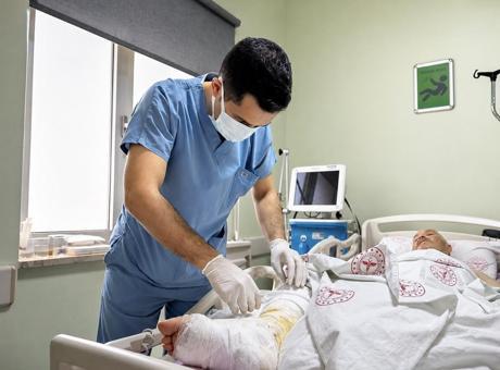 Ağrı’da et yiyen bakteri alarmı! Küçük yara saatler sonra ölümcül bir tabloya dönüştü