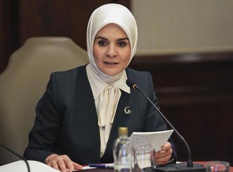 Bakan Göktaş: Oyunları kapatmak, yasaklamak gibi bir gündemimiz yok