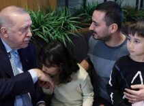 Cumhurbaşkanı Erdoğan, Beyoğlu'nda bir kafede vatandaşlarla sohbet etti
