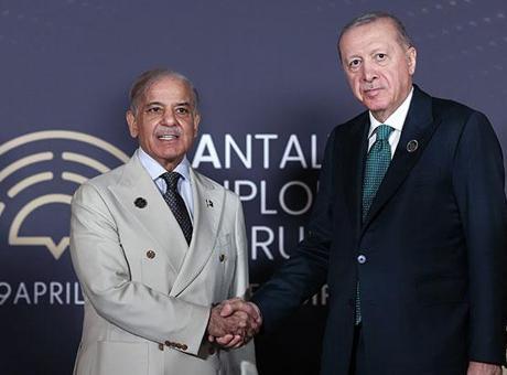 Erdoğan, Pakistan Başbakanı ile görüştü