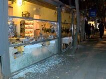 Kadıköy’de akılalmaz anlar! Mekandan atıldı, silahla geri döndü