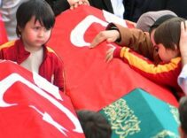 Kahramanmaraş'taki saldırıda acılı anneden yürek yakan teselli: Ablan arkadaşlarıyla cennete gitmiş, oğlum