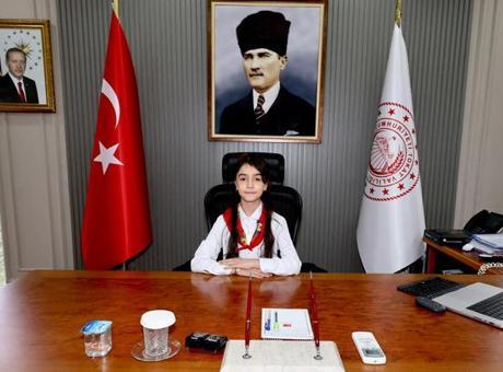 Minik vali korkusunu açıkladı: 'Okula giderken endişe ediyorum'