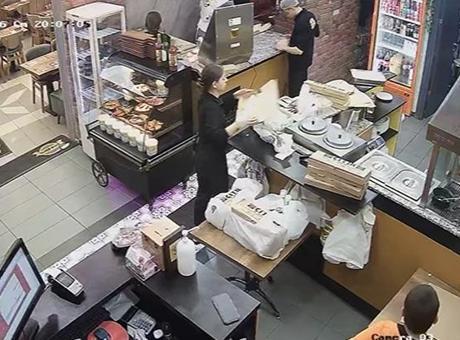 Otelde şaşkına çeviren olay! 25 restorandan aynı kişiye peş peşe sipariş: 'Sinirden oturup pideleri yedim'