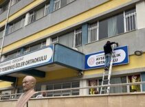 Saldırı sonrası yeni karar: Ayser Çalık Ortaokulu'nun tabelası, yeni binaya asıldı