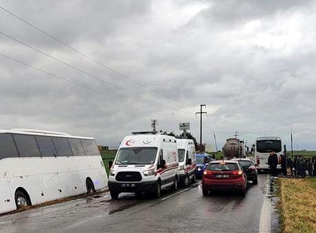 1 Mayıs kutlamalarına giden işçiler ölümden döndü! Otobüs yoldan çıktı; 1 yaralı