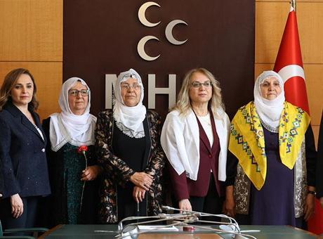 'Barış Anneleri'nden MHP'ye ziyaret! Görüşme 1 saat sürdü