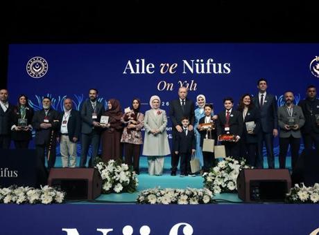Emine Erdoğan'dan 'Aile ve Nüfus 10 Yılı Vizyon Belgesi' paylaşımı