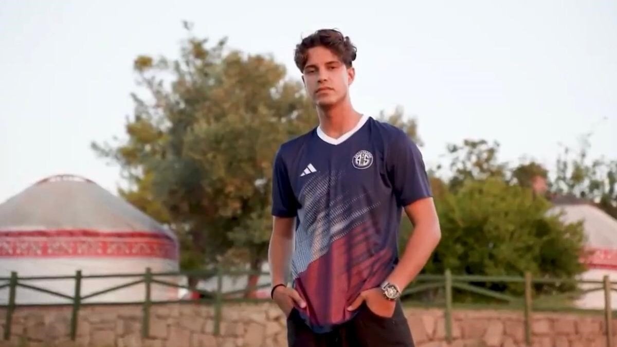 Antalyaspor, yeni sezon formasını tanıttı