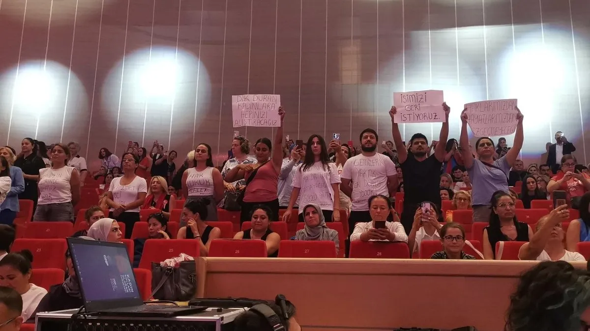 CHP Kurultayı’nda büyük skandal! Salondan protestocu Fadime Akgül: Özgür Özel bize yalan söyledi!