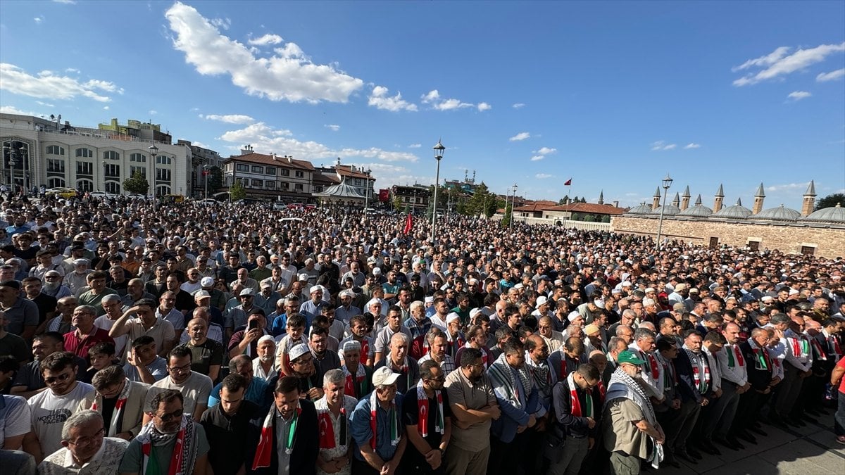 Heniyye için Türkiye'nin birçok ilinde gıyabi cenaze namazı kılındı