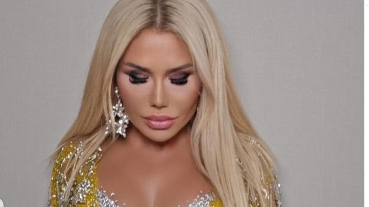 Şarkıcı Ceylan sahnede kendinden geçti! Dansına sosyal medyada yorum yağdı