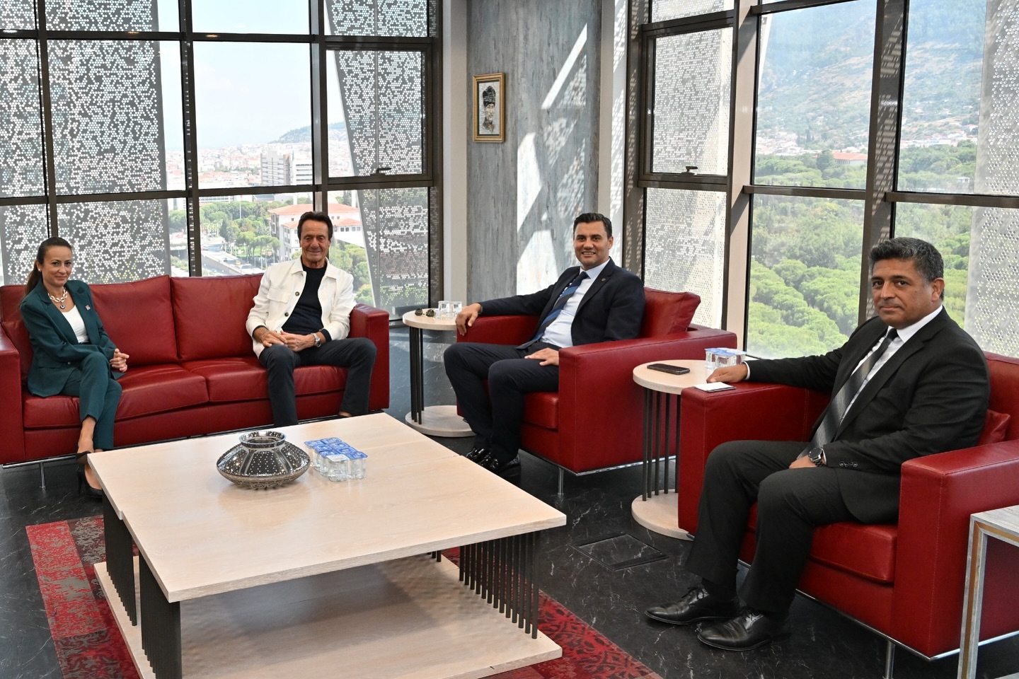 Ahmet Nazif Zorlu'dan Ferdi Zeyrek'e ziyaret