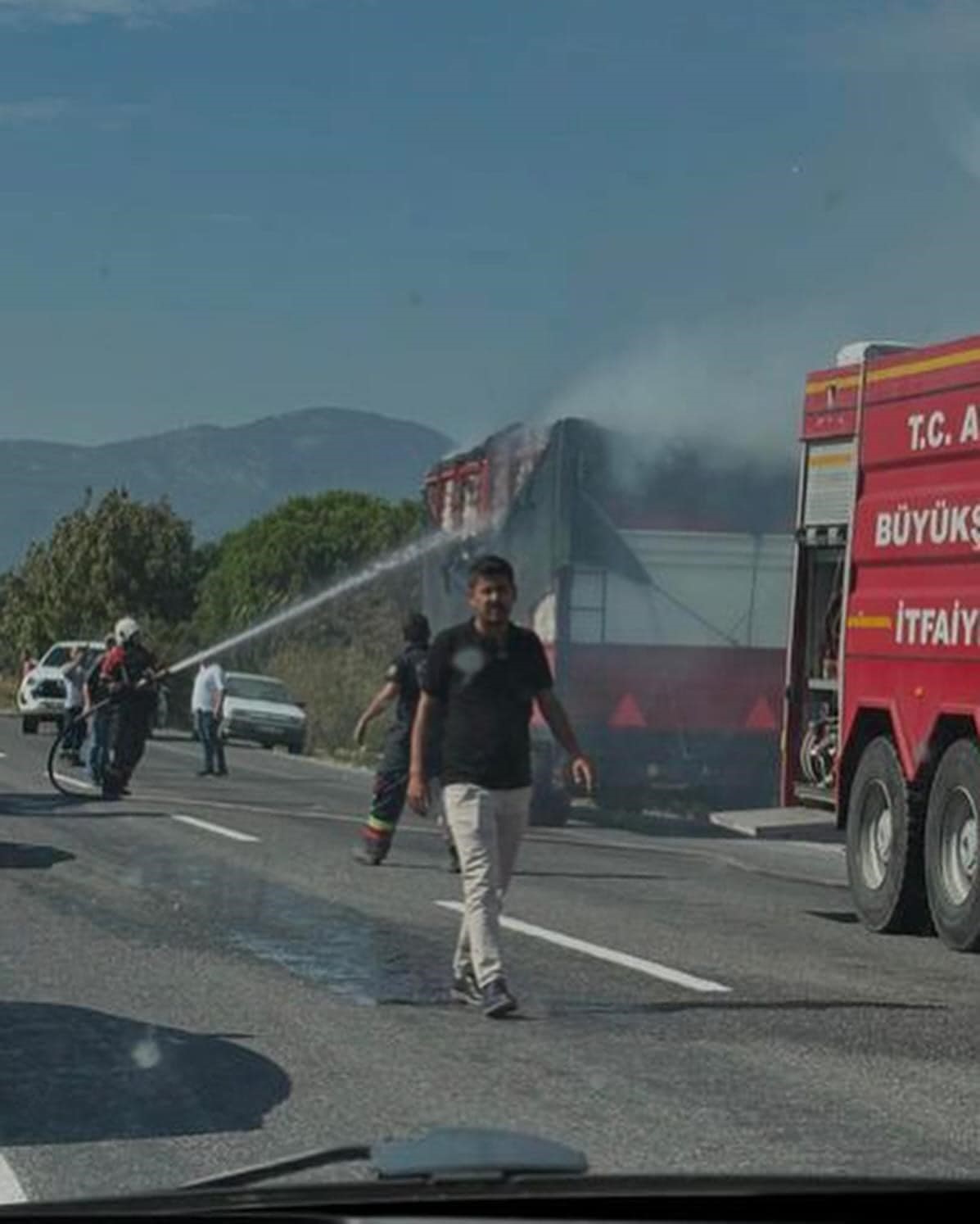 Aydın'da pamuk yüklü römorkta korkutan yangın