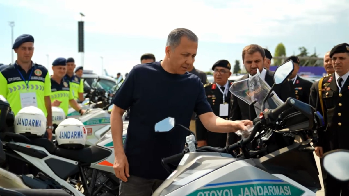 Bakan Yerlikaya, yeni motosikletleri test etti