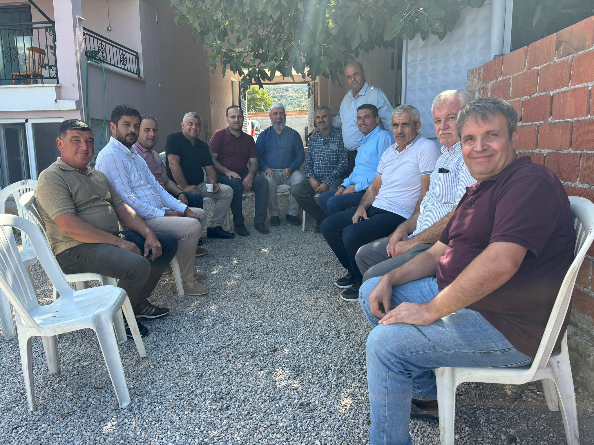 Başkan Cıllı yeni evli çiftleri mutlu günlerinde yalnız bırakmadı