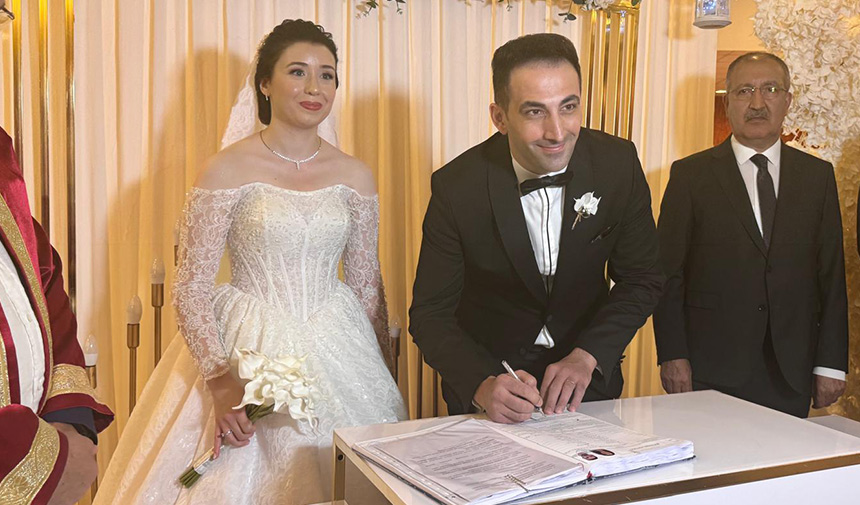 BİK İzmir Şube Müdürü Gökhan Eren ve Aybüke Yüksel bir ömür mutluluğa evet dedi!