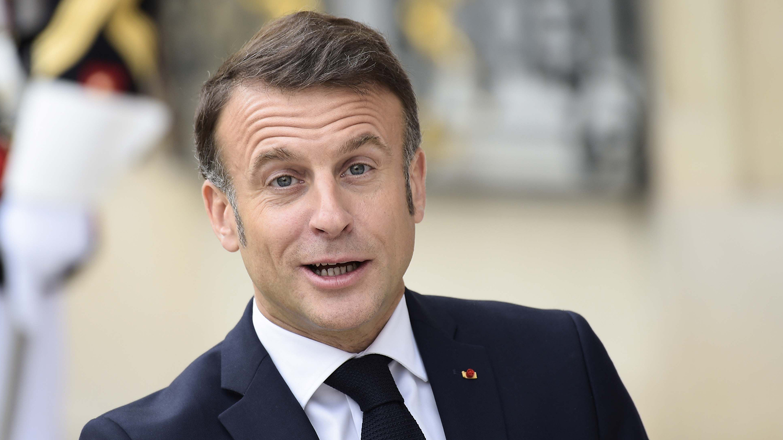 Fransa'da Macron azledilebilir mi? Tasarı ilk onayı aldı