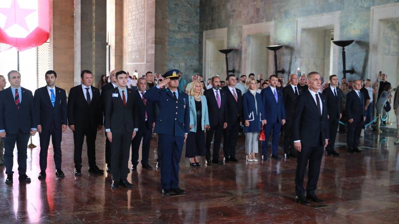İbrahim Hacıosmanoğlu ve TFF heyetinden Anıtkabir'e ziyaret