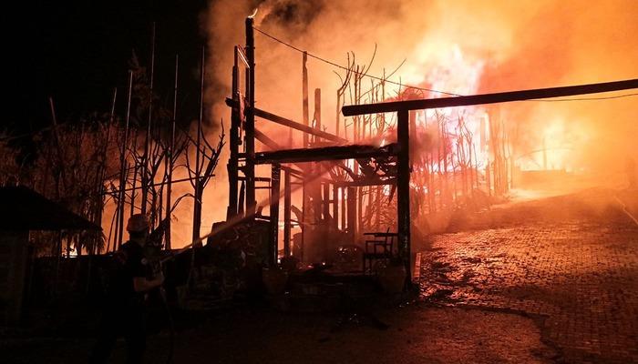 Kocaeli'de 3 katlı otelde çıkan yangın söndürüldü
