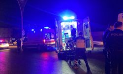 Kule vinçteki demir kova işçilerin üzerine düştü