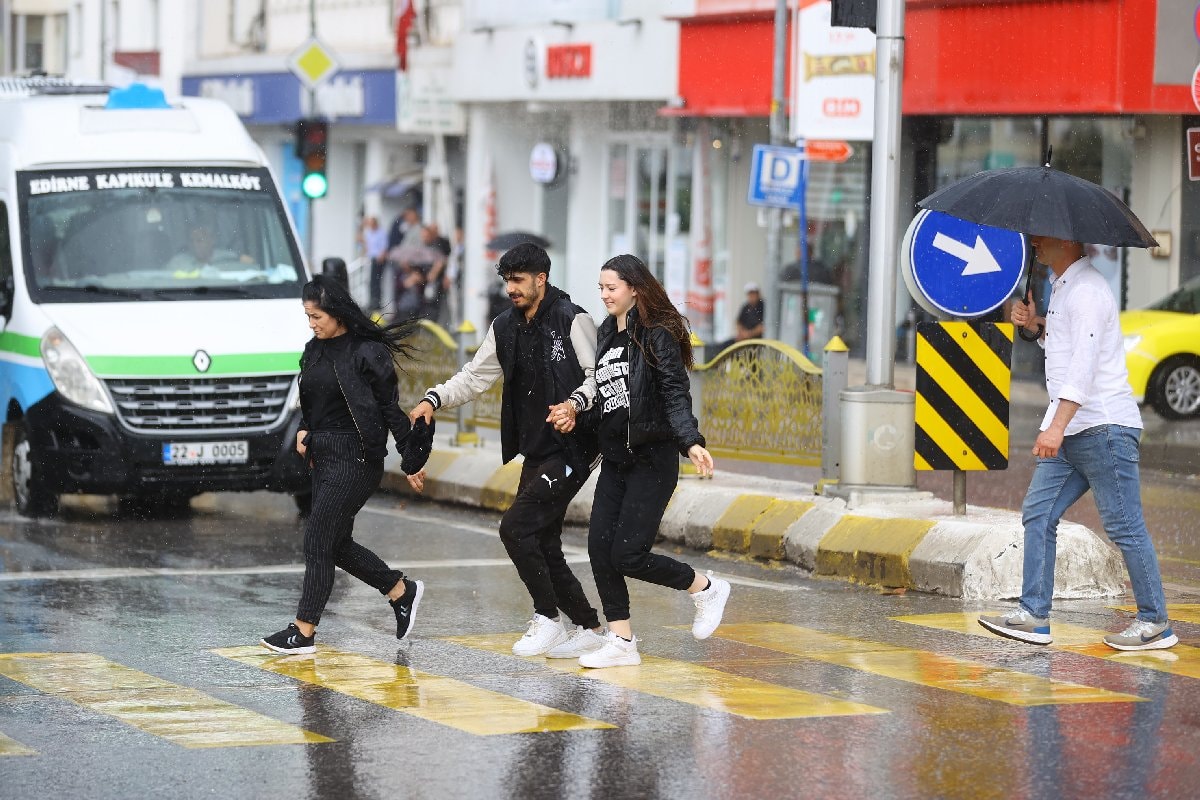 Meteoroloji'den 'hafta sonu' için son dakika uyarısı: Birçok şehirde kuvvetli yağış, serin hava etkili olacak!
