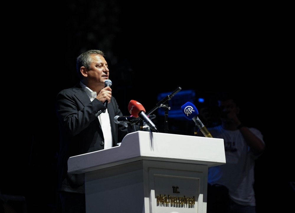 Özgür Özel, Dikili Festivali'nde Osman Özgüven'i saygıyla selamladı!