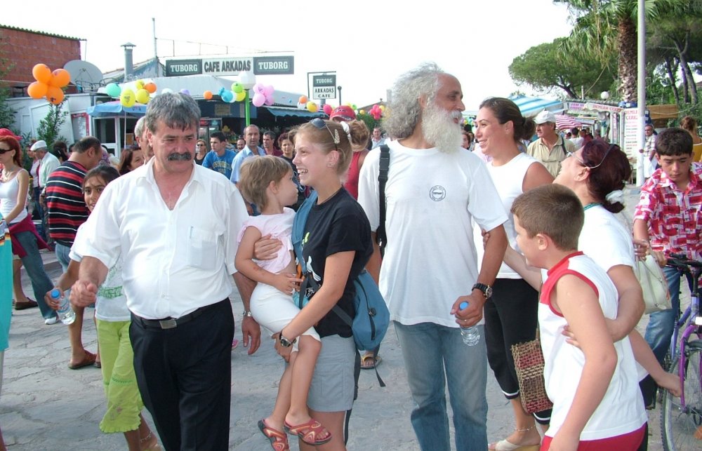 Özgüven'den, Suavi'ye destek; "Selam olsun halk için sanat yapana…"