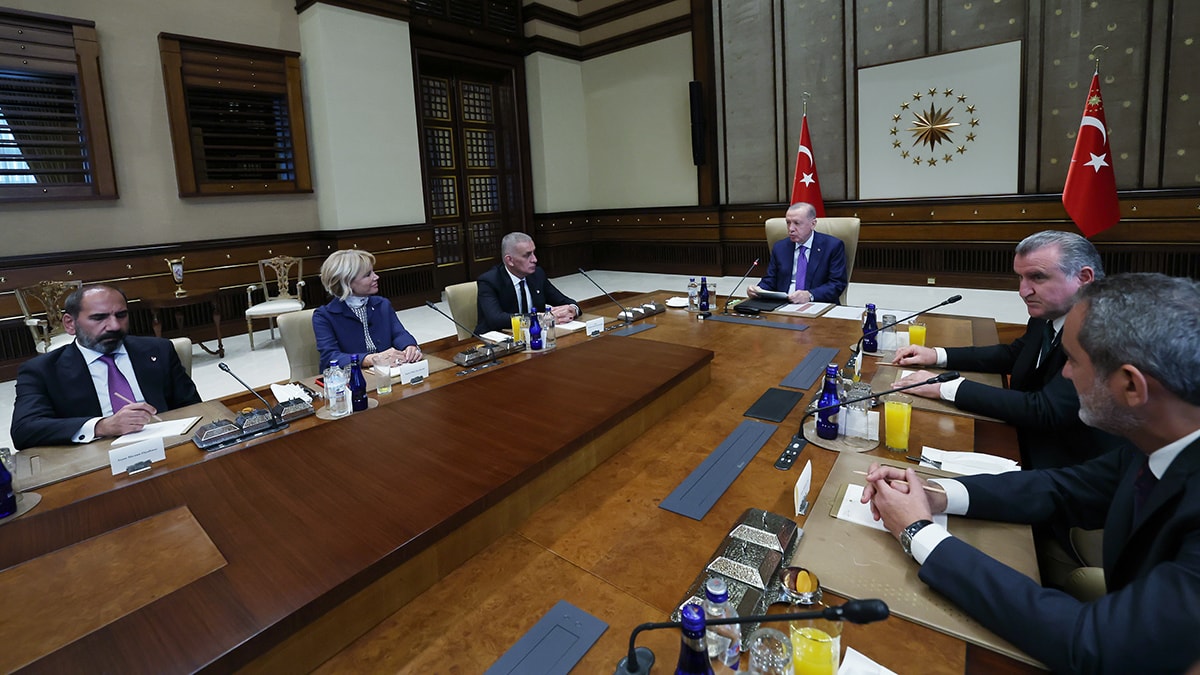TFF Başkanı İbrahim Hacıosmanoğlu'ndan Cumhurbaşkanı Erdoğan'a: "Sizin yolunuzdan yürüyoruz"