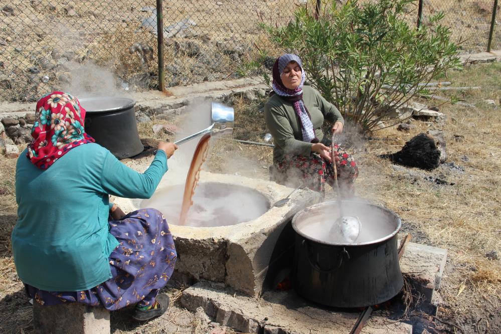 Üzümün başkenti Manisa’da şifa kaynağı pekmez yapımı başladı