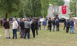 Yağışlı havada korkutan kaza: Otomobil çekiciye çarptı, 4 yaralı