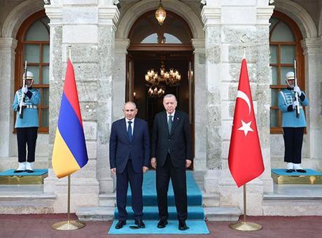 SON DAKİKA! Cumhurbaşkanı Erdoğan ile Ermenistan Başbakanı Paşinyan'ın görüşmesi sona erdi! İşte masadaki konular