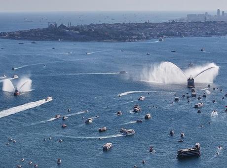 15 Temmuz Demokrasi ve Milli Birlik Günü! İstanbul Boğazı'nda böyle gösteri düzenlendi