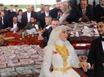 8 bin kişi katıldı! Geline kilolarca altın damada milyonlarca lira takıldı