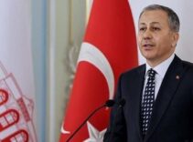 Bakan Yerlikaya açıkladı: 572 düzensiz göçmen ve 32 organizatör yakalandı