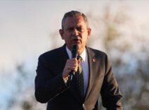 CHP Genel Başkanı Özel İmamoğlu'nu cezaevinde ziyaret etti