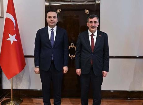 Cumhurbaşkanı Yardımcısı Yılmaz, AK Parti Gençlik Kolları Başkanı'nı kabul etti