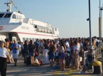 Deniz otobüsünde zamanla yarış! Rahatsızlanan yolcu için geri dönüldü