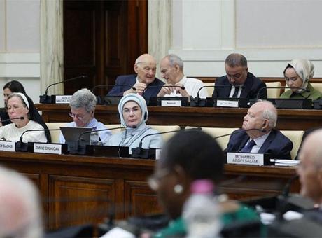 Emine Erdoğan'dan Vatikan'da 'Dünya 5'ten büyüktür' mesajı