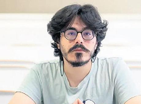 Engelleri yine aştı