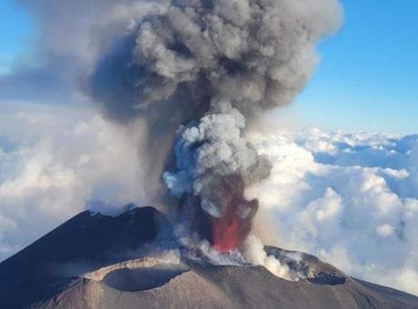 İklim değişikliğiyle eriyen buzullar volkanları uyandırabilir