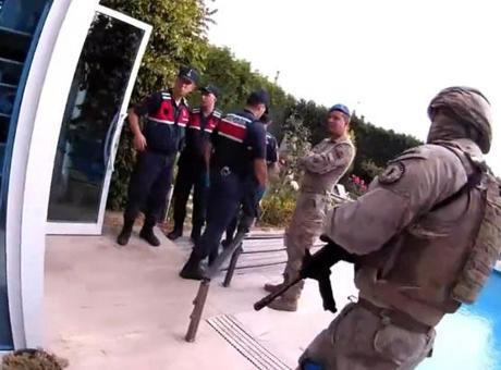 Jandarma 'Filmin sonu' diyerek paylaştı! Onlarca vatandaşı dolandıran şebeke böyle çökertildi