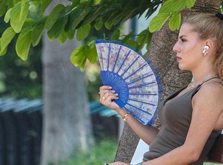 Kentte hayat durdu! Nem yüzde 80, sıcaklık 46,6 dereceye dayandı